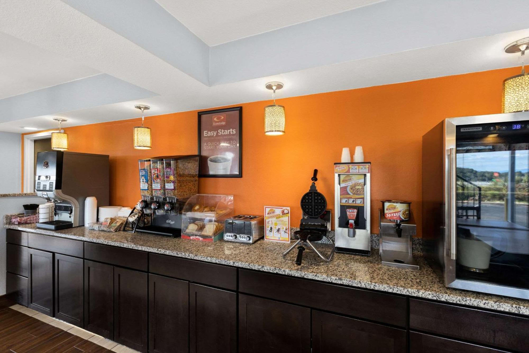 Econo Lodge White Pine Morristown I-81 & I-40 Split Екстериор снимка