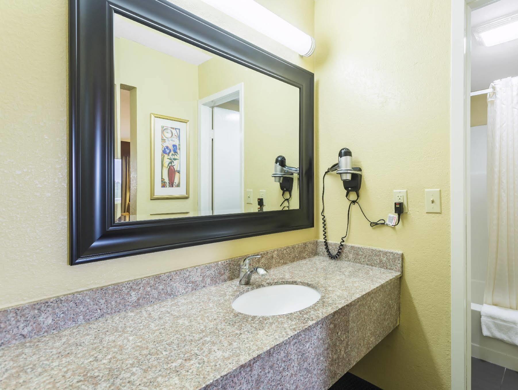 Econo Lodge White Pine Morristown I-81 & I-40 Split Екстериор снимка