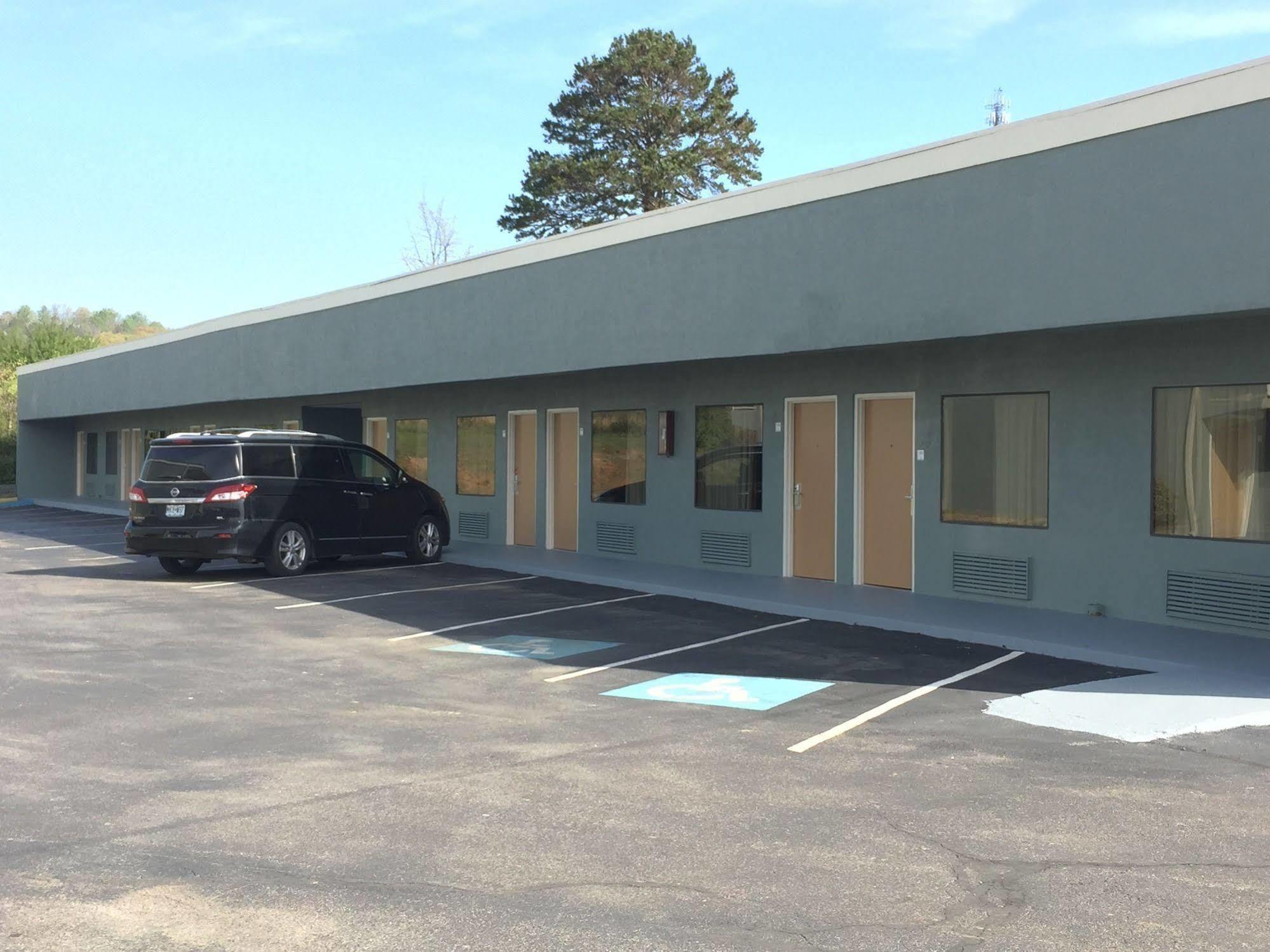 Econo Lodge White Pine Morristown I-81 & I-40 Split Екстериор снимка